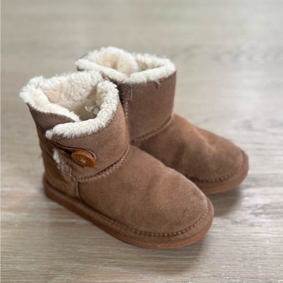 Ugg toddler girls boys chestnut brown toggle button boots size 12 - Picture 1 of 8